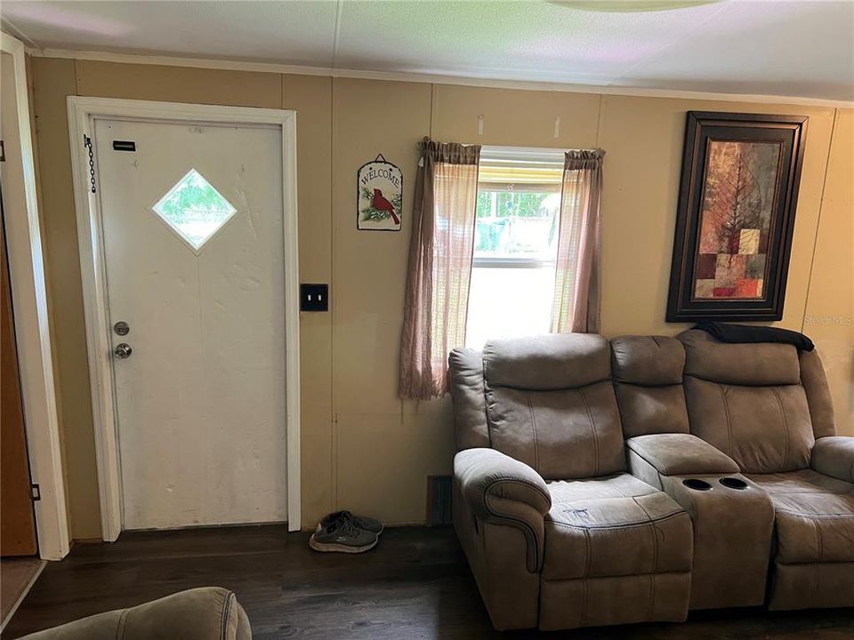 For Sale: $89,000 (2 beds, 1 baths, 644 Square Feet)