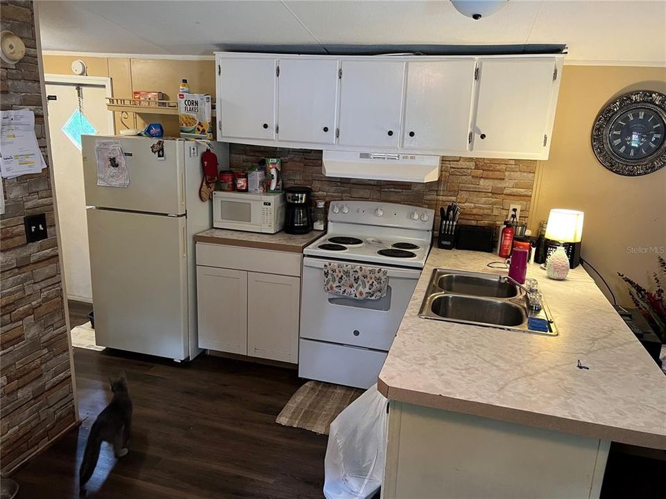 For Sale: $89,000 (2 beds, 1 baths, 644 Square Feet)