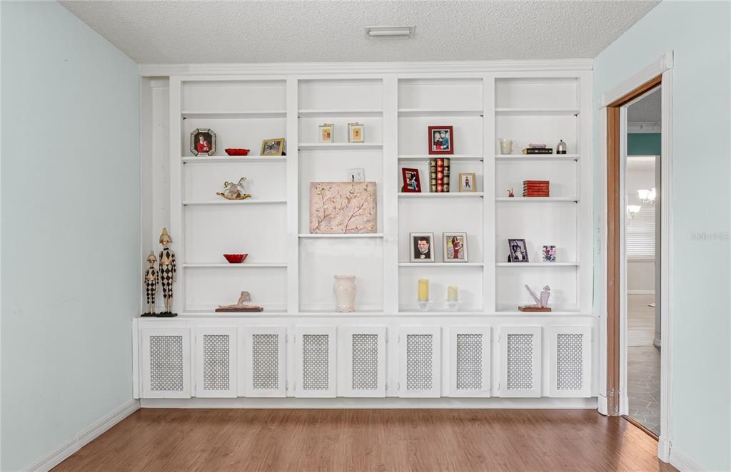 BUILT-IN SHELVES/LIBRARY