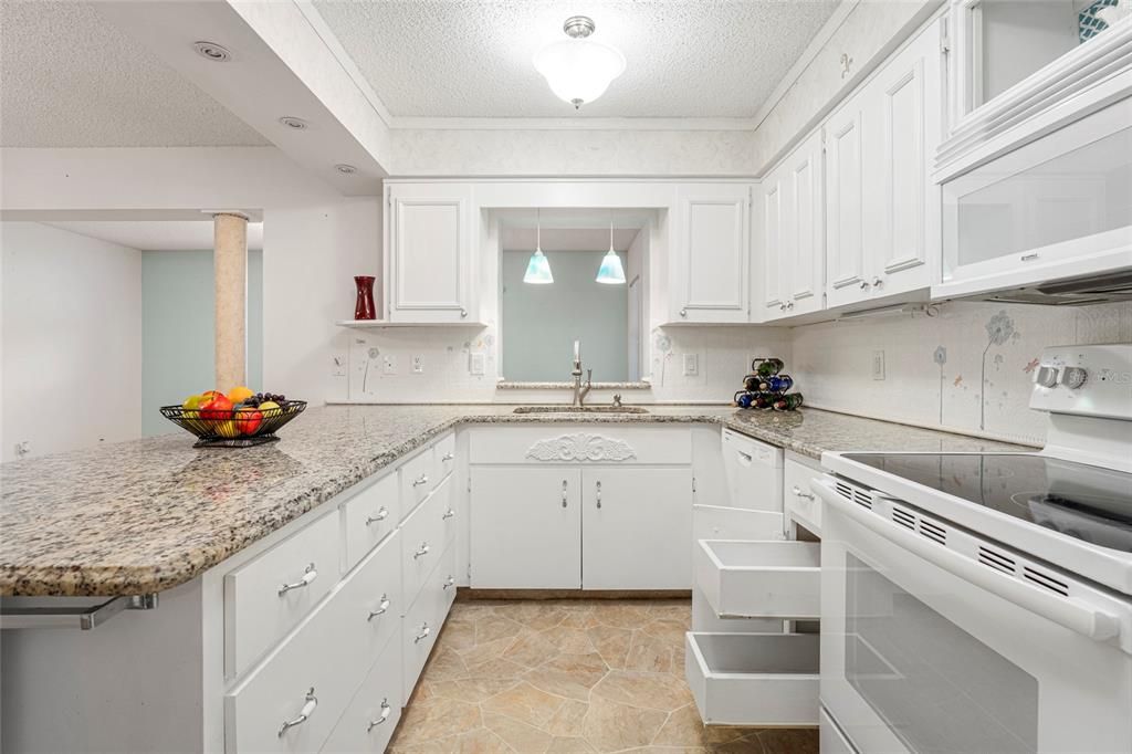 KITCHEN-PULL-OUT DRAWERS