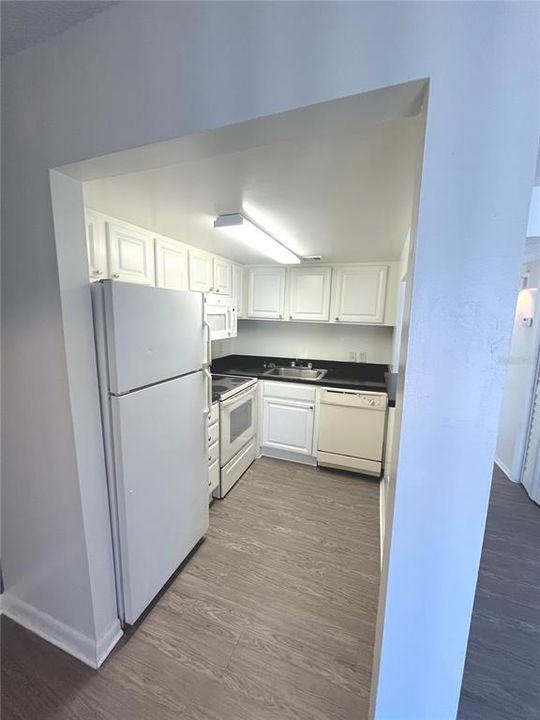 For Sale: $169,900 (2 beds, 1 baths, 850 Square Feet)