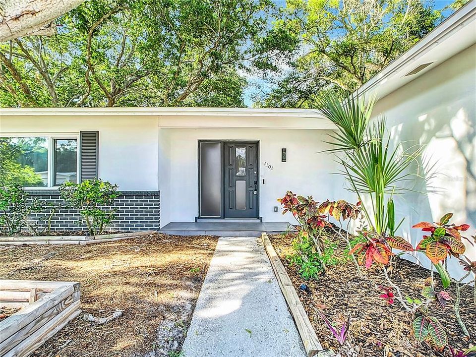 Active With Contract: $539,900 (3 beds, 2 baths, 1869 Square Feet)