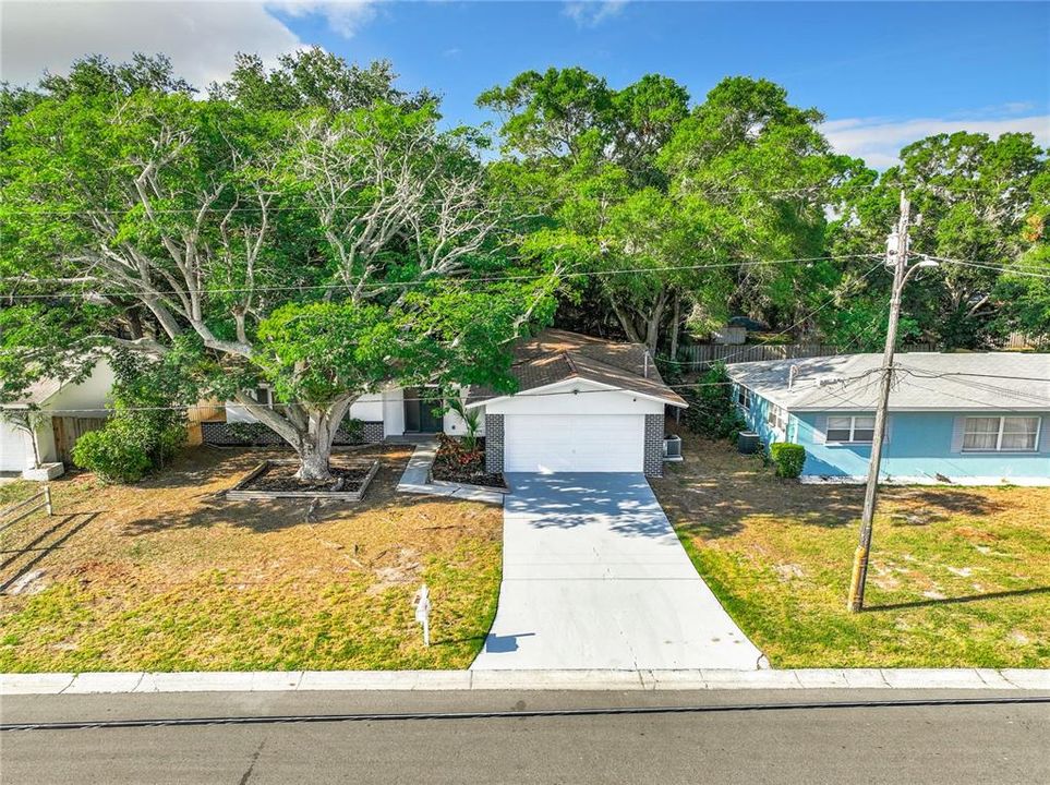 Active With Contract: $539,900 (3 beds, 2 baths, 1869 Square Feet)