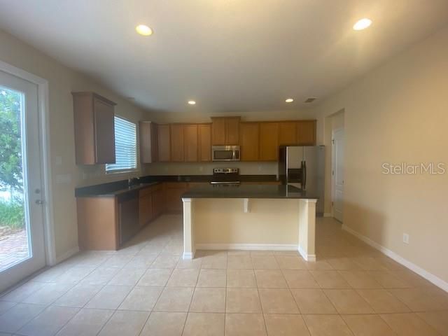 For Rent: $2,600 (3 beds, 2 baths, 1720 Square Feet)