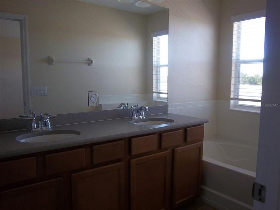 For Rent: $2,600 (3 beds, 2 baths, 1720 Square Feet)