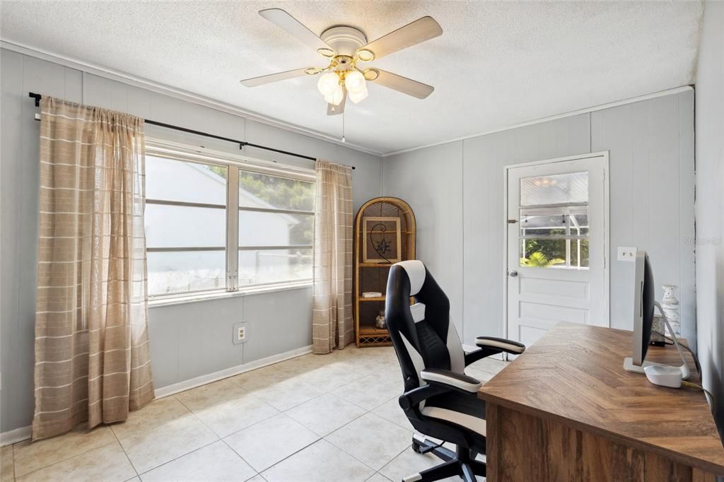 For Sale: $325,000 (3 beds, 2 baths, 1494 Square Feet)