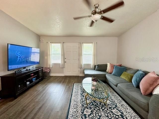 Active With Contract: $249,900 (2 beds, 1 baths, 1006 Square Feet)