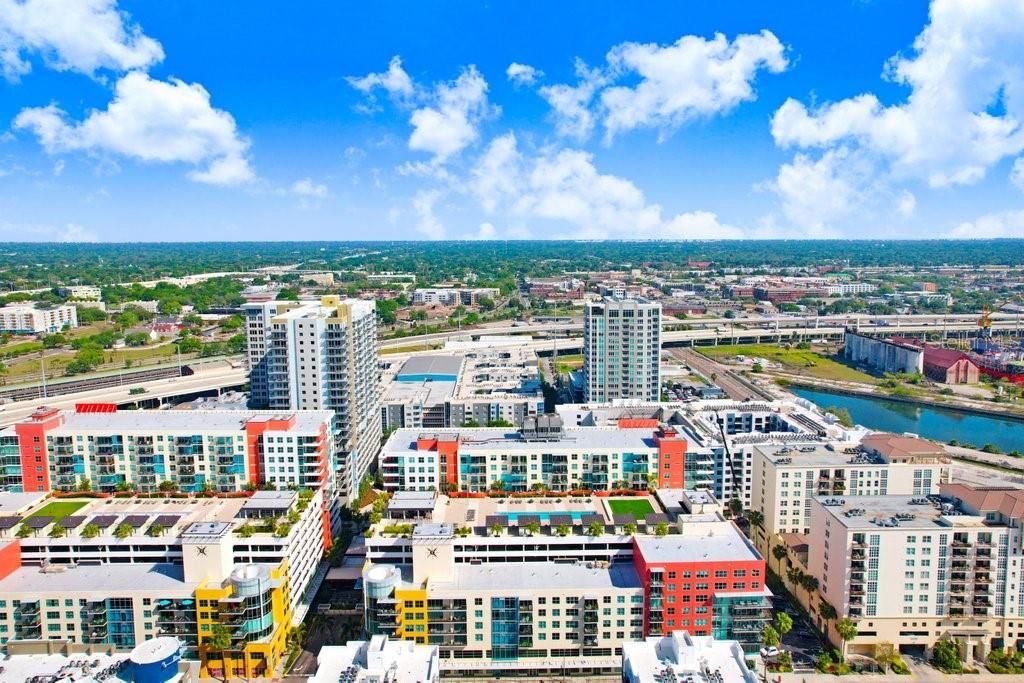 For Sale: $1,050,000 (2 beds, 2 baths, 2169 Square Feet)