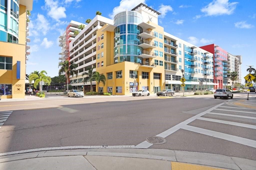 For Sale: $1,050,000 (2 beds, 2 baths, 2169 Square Feet)