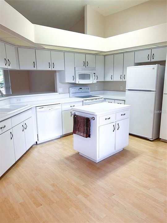 Kitchen with lots of cabinets