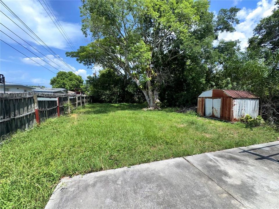 Active With Contract: $269,900 (3 beds, 2 baths, 1372 Square Feet)