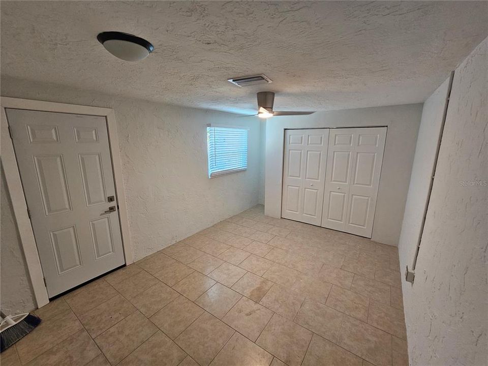 For Sale: $350,000 (3 beds, 1 baths, 1036 Square Feet)