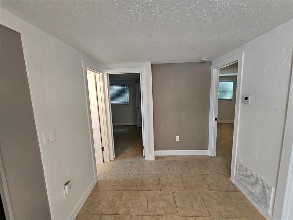 For Sale: $350,000 (3 beds, 1 baths, 1036 Square Feet)