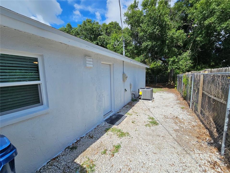 For Sale: $350,000 (3 beds, 1 baths, 1036 Square Feet)