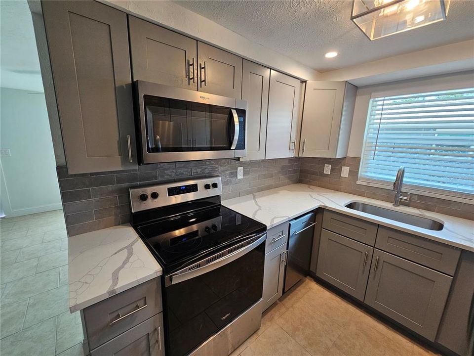 For Sale: $365,000 (3 beds, 1 baths, 1036 Square Feet)