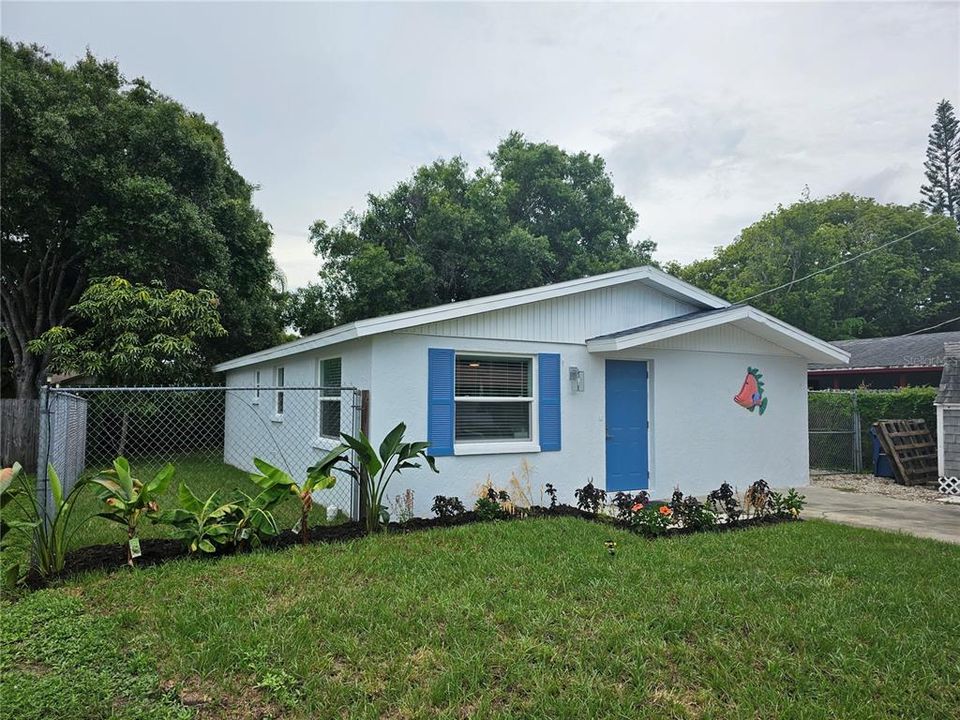 For Sale: $350,000 (3 beds, 1 baths, 1036 Square Feet)