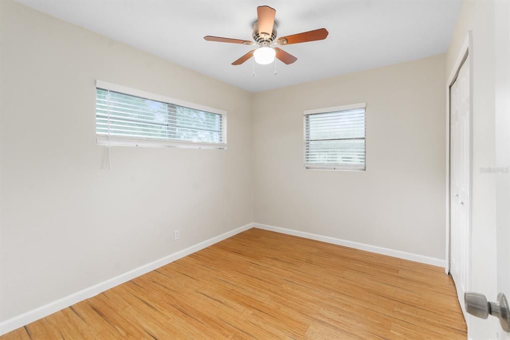 For Sale: $225,000 (2 beds, 1 baths, 904 Square Feet)