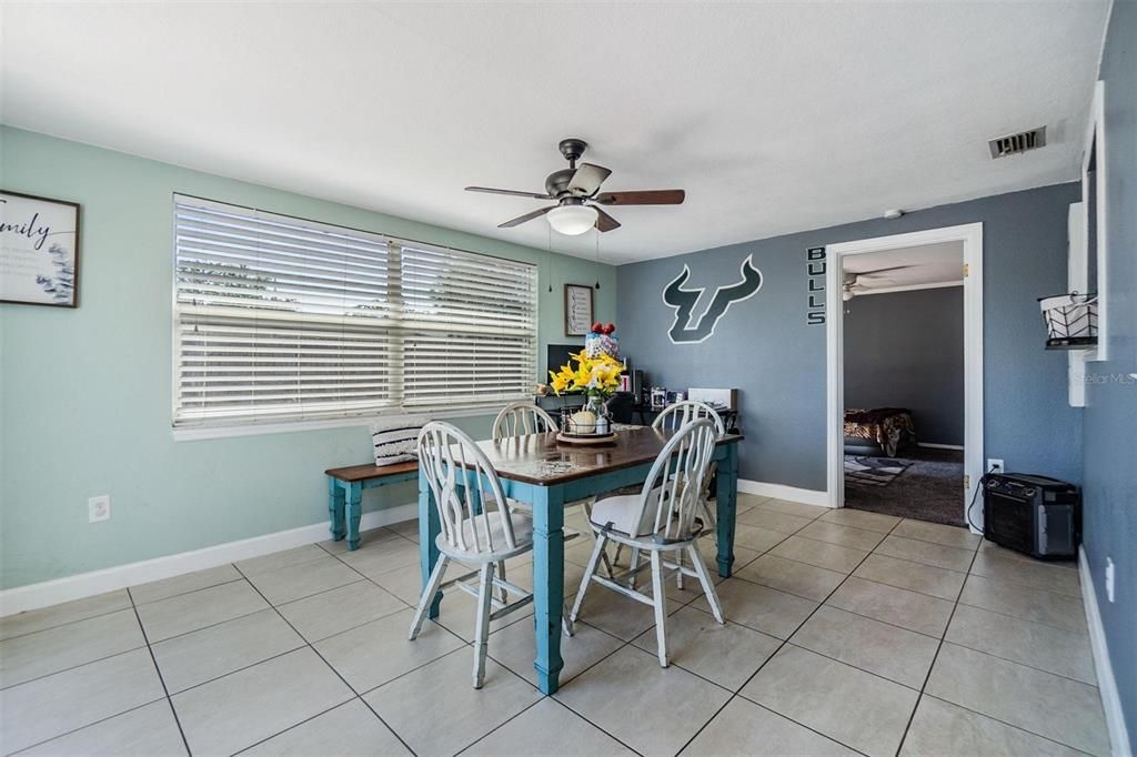 For Sale: $285,000 (3 beds, 2 baths, 1296 Square Feet)