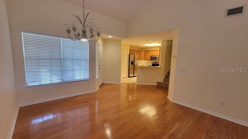 For Rent: $2,100 (3 beds, 2 baths, 2048 Square Feet)