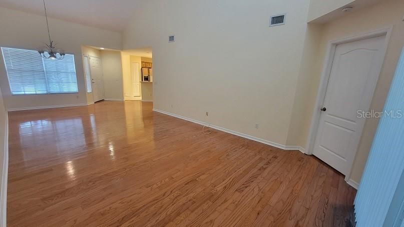 For Rent: $2,100 (3 beds, 2 baths, 2048 Square Feet)