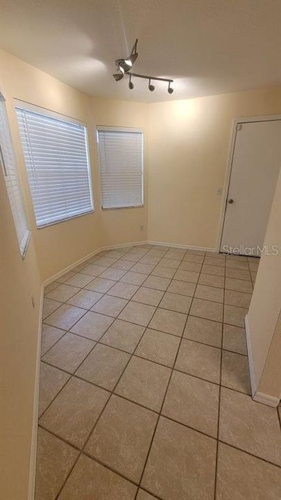 For Rent: $2,100 (3 beds, 2 baths, 2048 Square Feet)