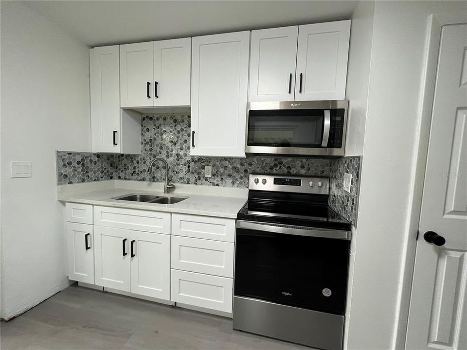 For Rent: $1,425 (2 beds, 1 baths, 702 Square Feet)