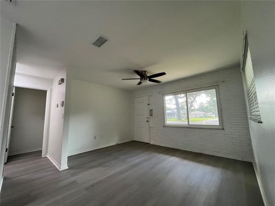 For Rent: $1,425 (2 beds, 1 baths, 702 Square Feet)