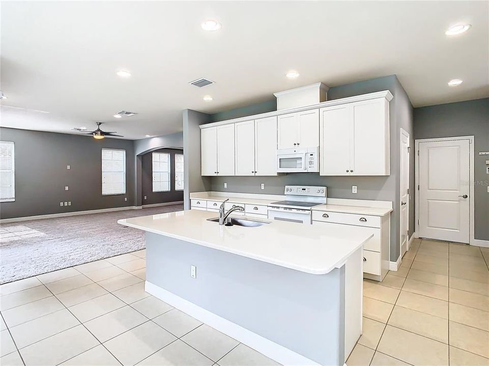 For Sale: $659,900 (3 beds, 3 baths, 2909 Square Feet)