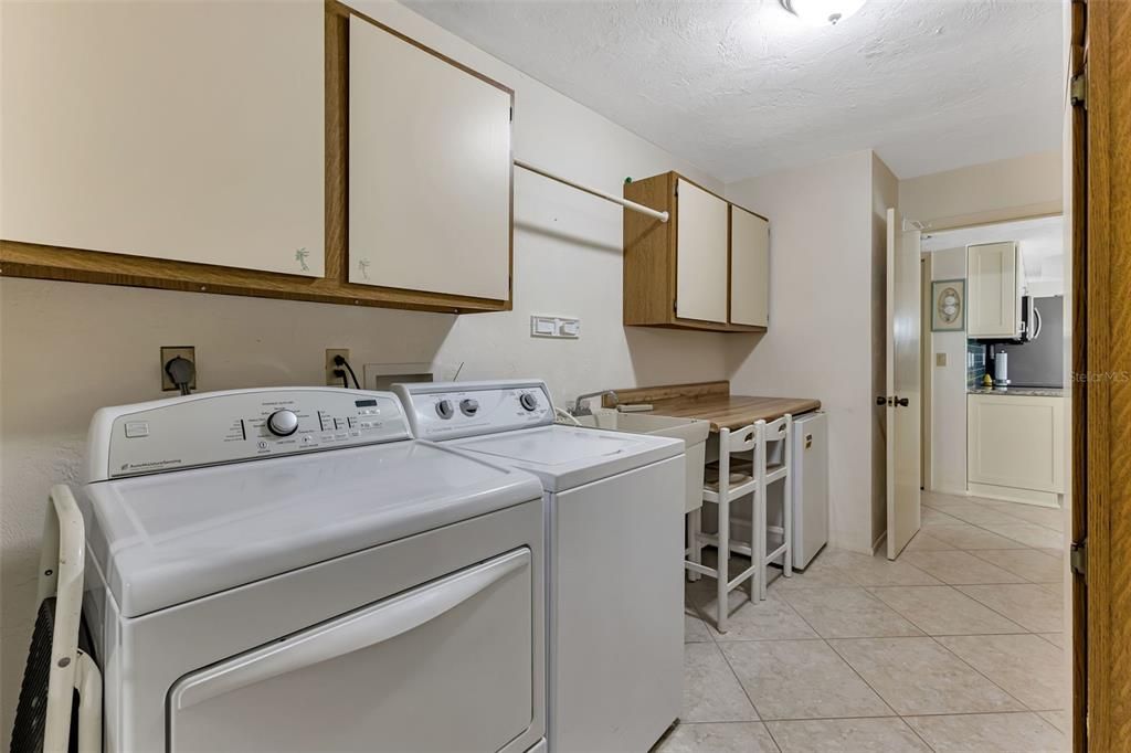 Active With Contract: $449,900 (2 beds, 2 baths, 1834 Square Feet)