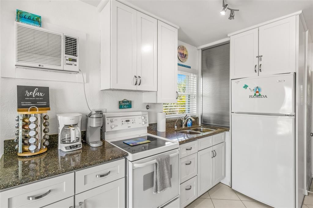 For Sale: $539,900 (1 beds, 1 baths, 430 Square Feet)