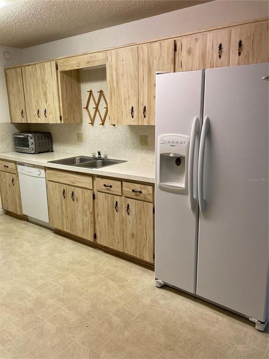 For Rent: $1,600 (2 beds, 2 baths, 1369 Square Feet)