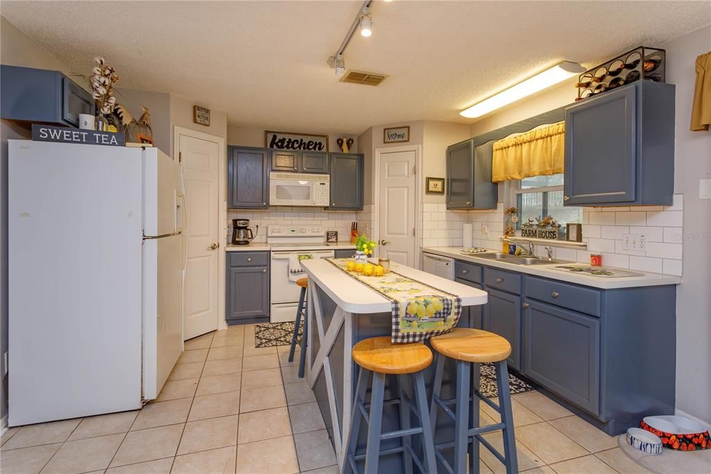 For Sale: $499,000 (5 beds, 2 baths, 2241 Square Feet)