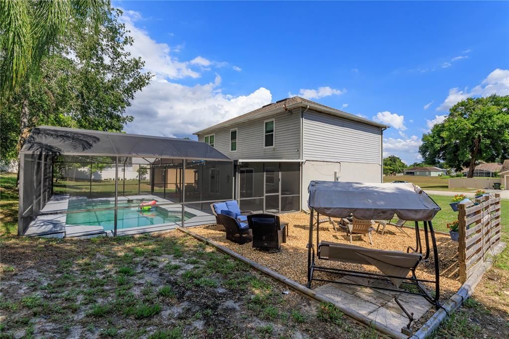 For Sale: $499,000 (5 beds, 2 baths, 2241 Square Feet)