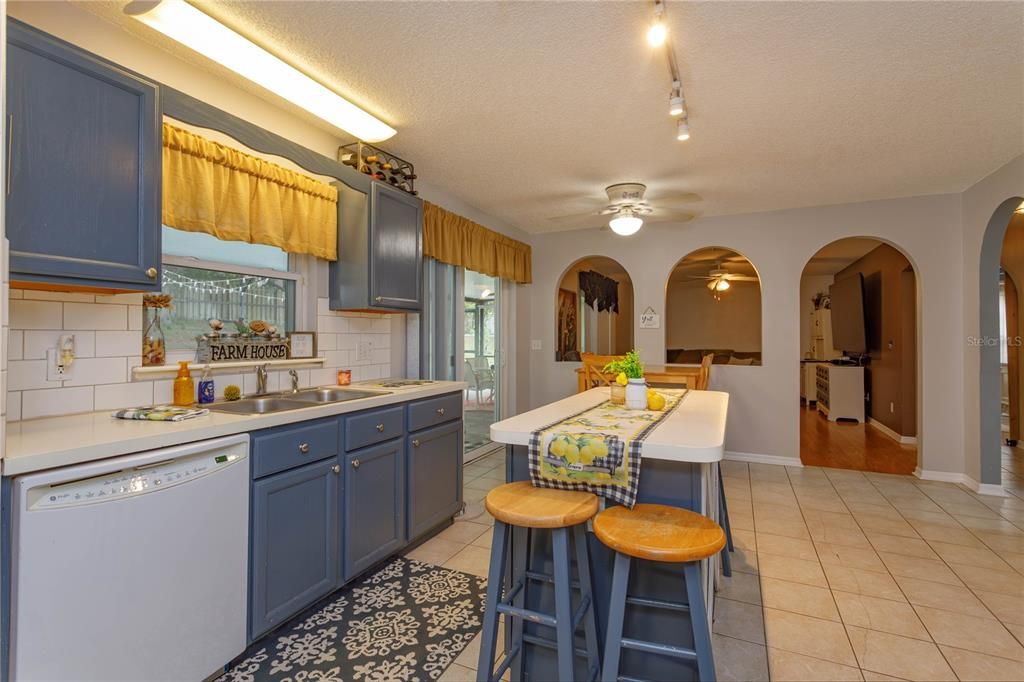 For Sale: $499,000 (5 beds, 2 baths, 2241 Square Feet)