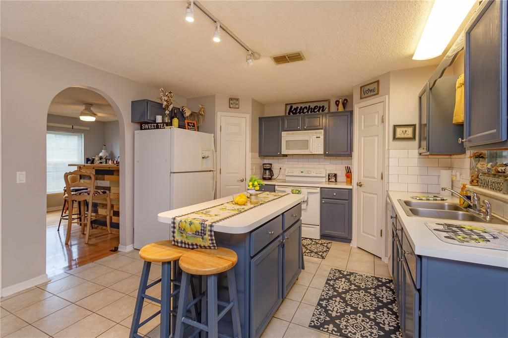 For Sale: $499,000 (5 beds, 2 baths, 2241 Square Feet)