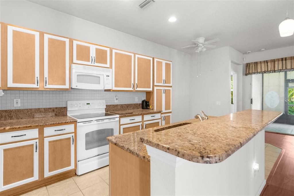 For Sale: $275,000 (2 beds, 2 baths, 1524 Square Feet)