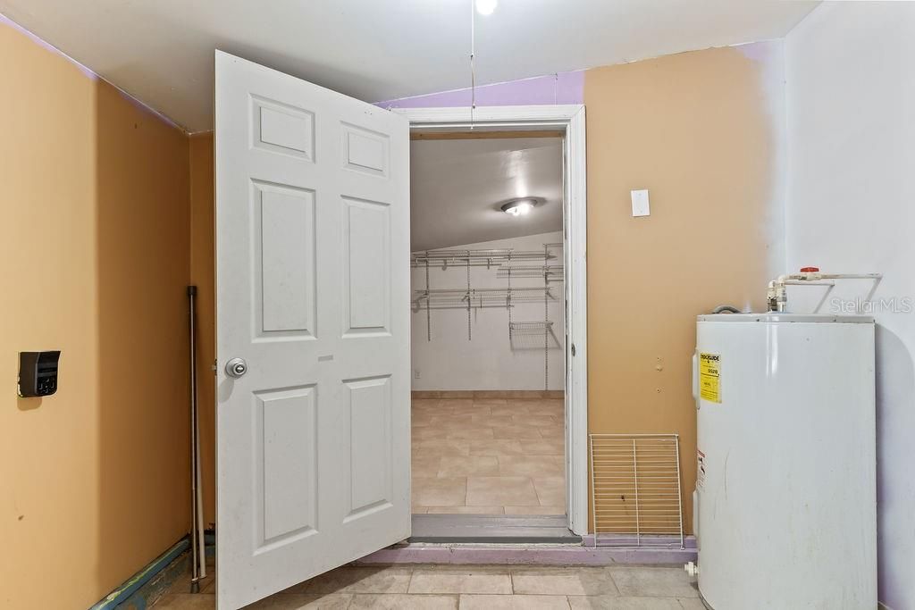 For Sale: $219,500 (2 beds, 1 baths, 1424 Square Feet)