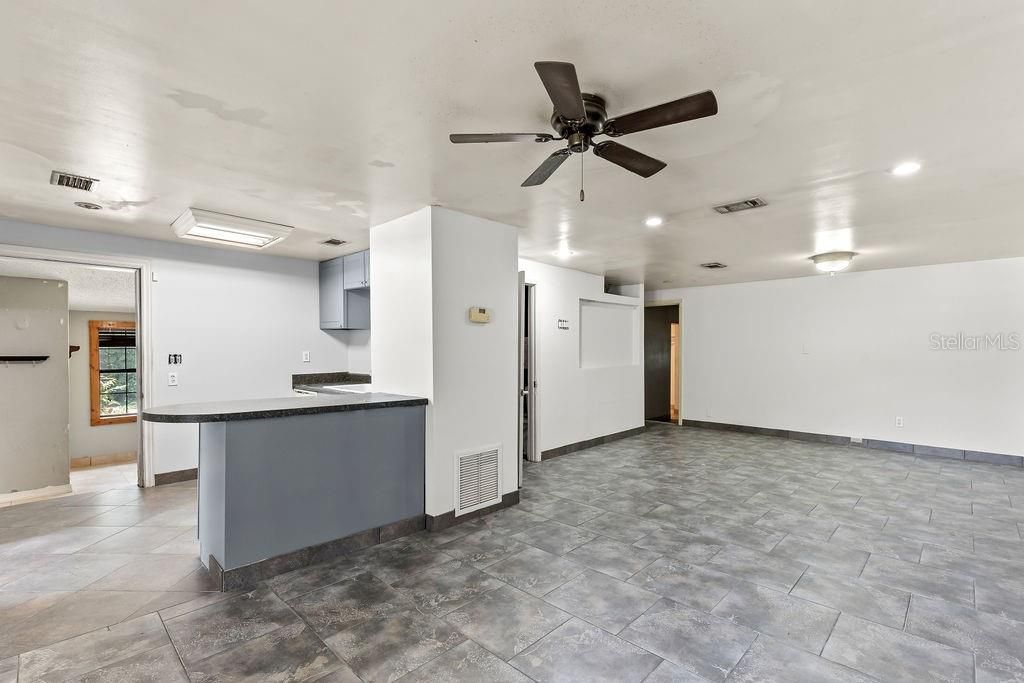 For Sale: $219,500 (2 beds, 1 baths, 1424 Square Feet)