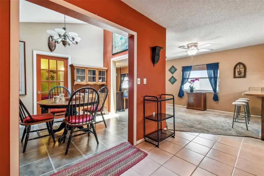 enclosed courtyard dining room