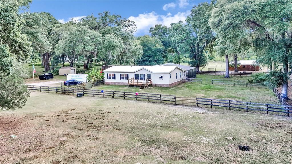 For Sale: $550,000 (3 beds, 2 baths, 1978 Square Feet)