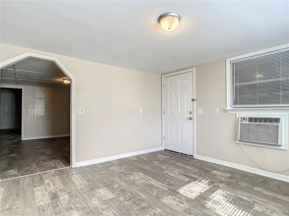 For Sale: $189,000 (2 beds, 1 baths, 1000 Square Feet)