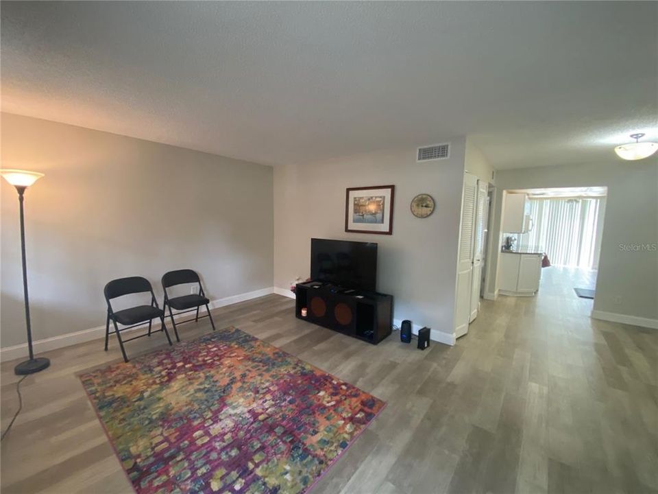 For Sale: $129,900 (1 beds, 1 baths, 825 Square Feet)