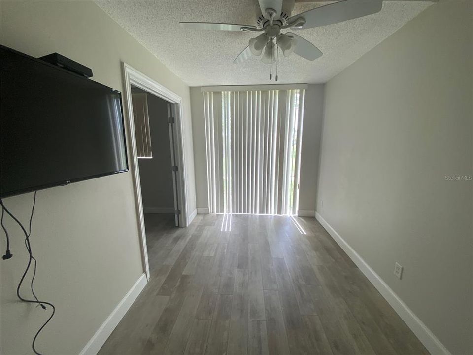 For Sale: $129,900 (1 beds, 1 baths, 825 Square Feet)