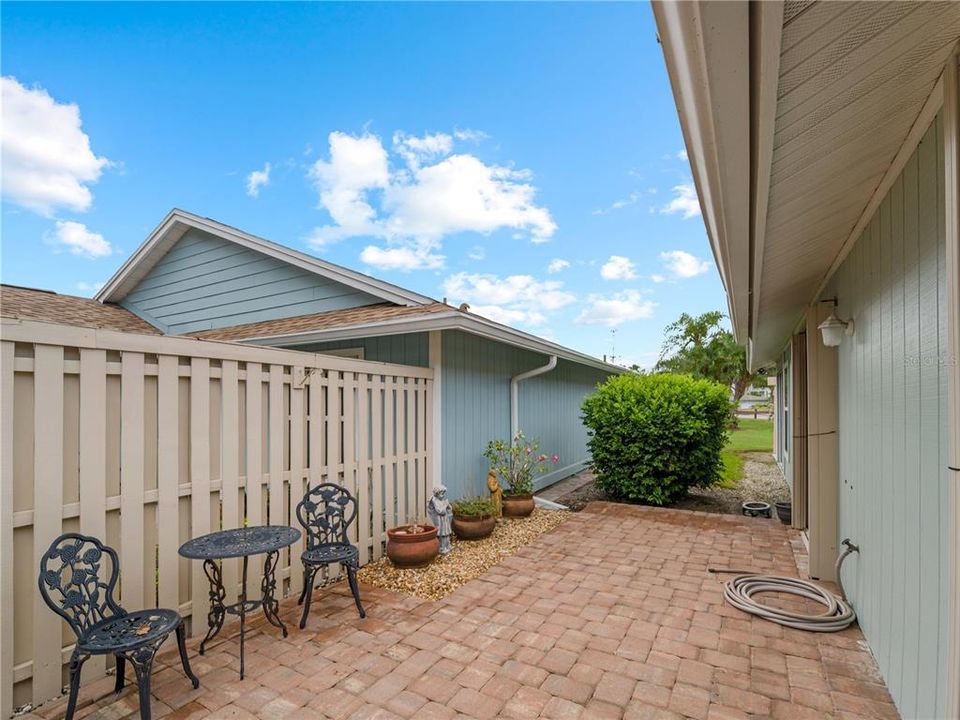 For Sale: $340,000 (3 beds, 2 baths, 1133 Square Feet)