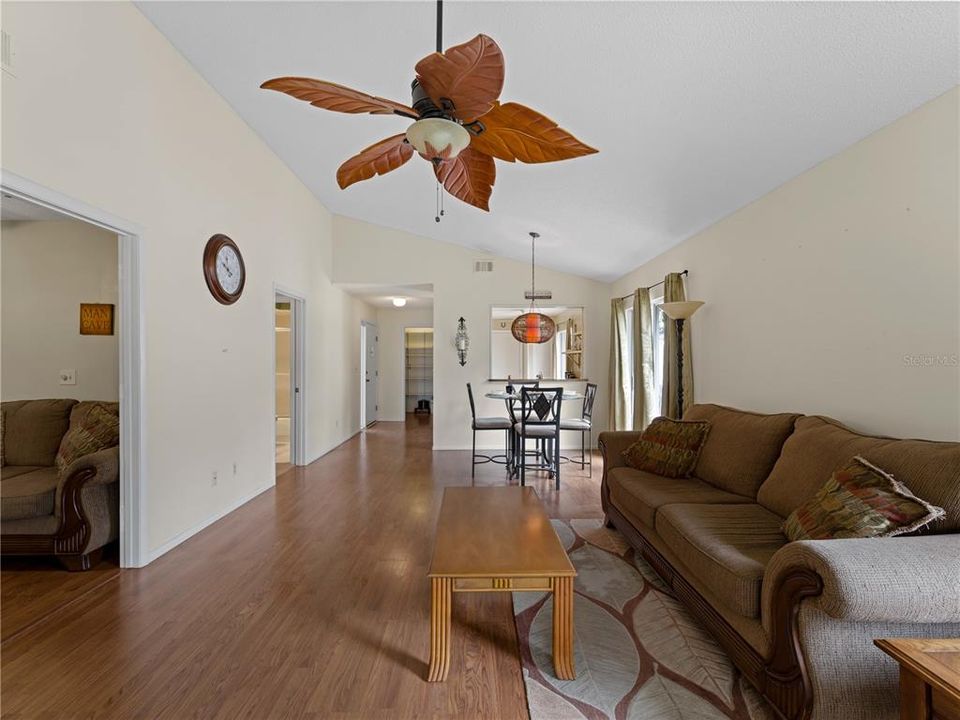 For Sale: $340,000 (3 beds, 2 baths, 1133 Square Feet)