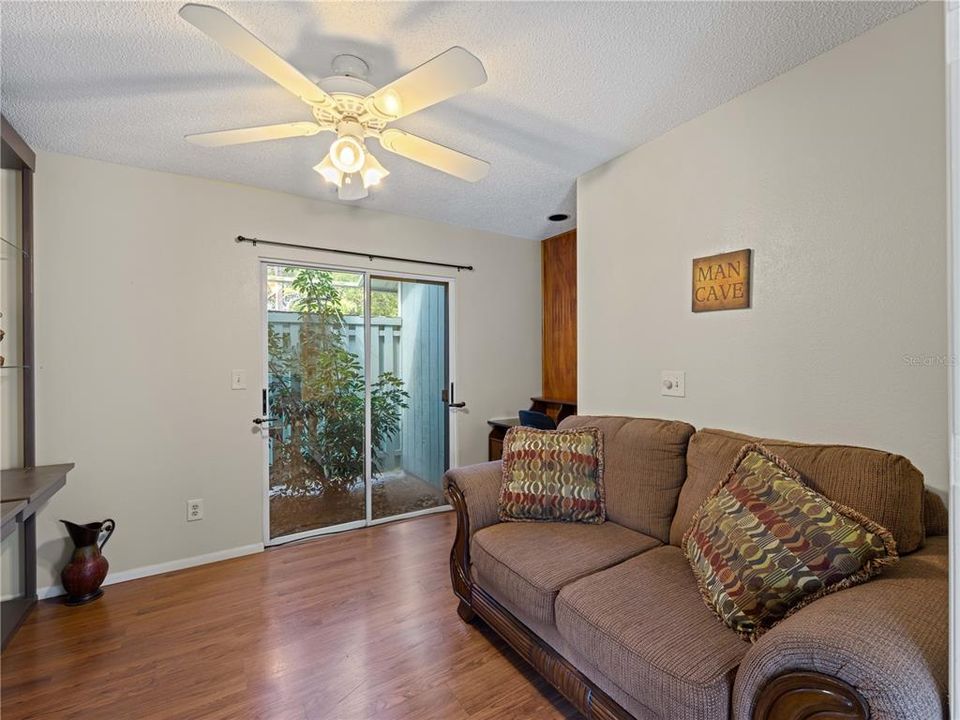 For Sale: $340,000 (3 beds, 2 baths, 1133 Square Feet)