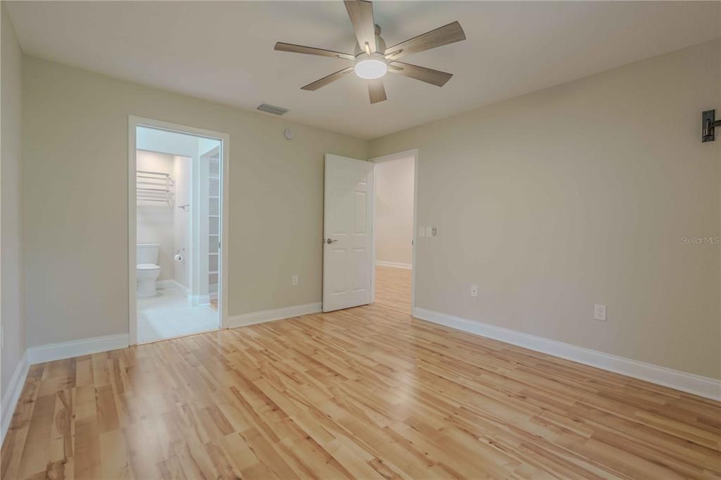 For Sale: $290,000 (2 beds, 2 baths, 970 Square Feet)