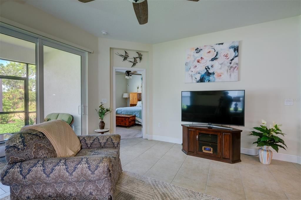 For Sale: $440,000 (2 beds, 2 baths, 1434 Square Feet)