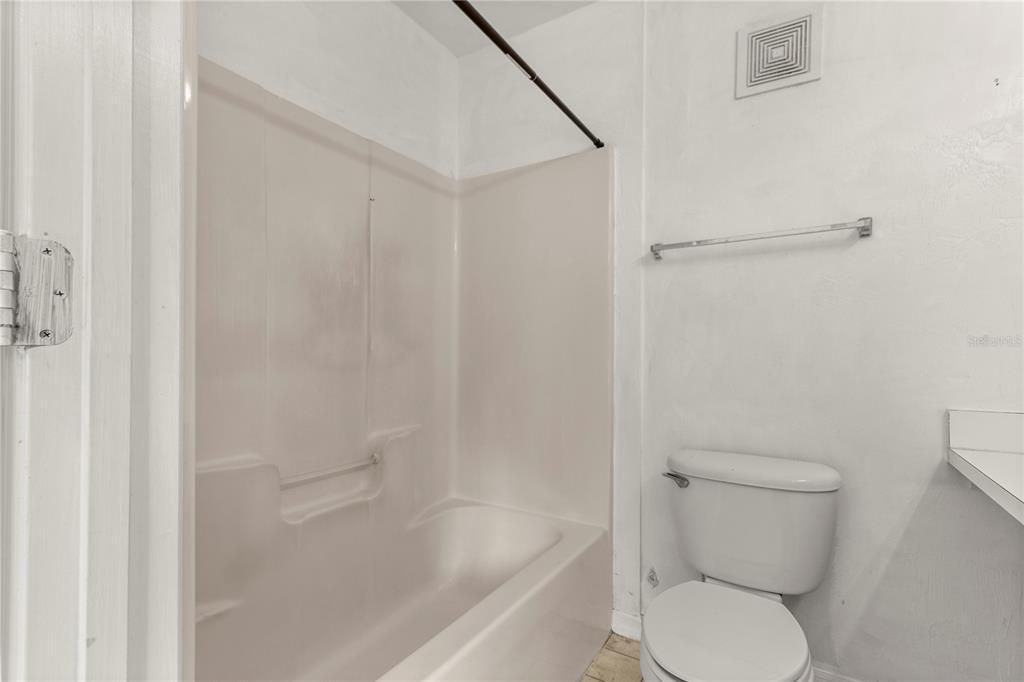 待售: $195,000 (4 贝兹, 4 浴室, 1177 平方英尺)