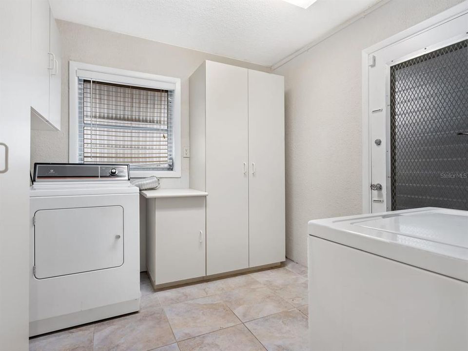 For Sale: $379,900 (3 beds, 2 baths, 1428 Square Feet)